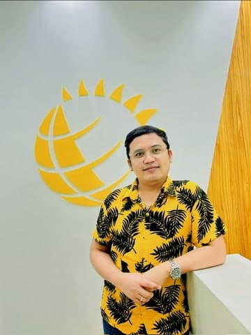 Rodel Hermogenes at the Sun Life office
